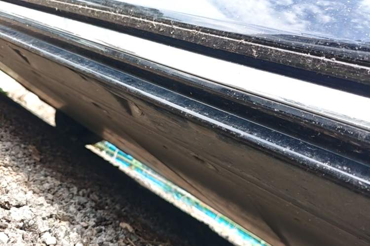 Used Volvo EM90 2025 Ultra Six-Seater Right Side Sill