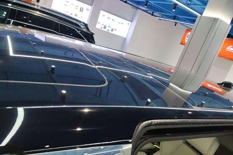 Used Volvo EM90 2025 Ultra Six-Seater Roof