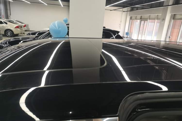 Used Volvo EM90 2025 Ultra Six-Seater Roof