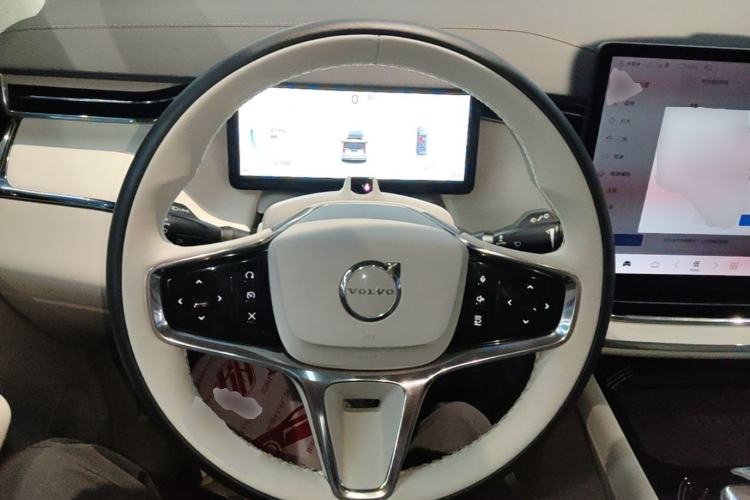 Used Volvo EM90 2025 Ultra Six-Seater Steering Wheel