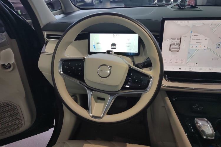 Used Volvo EM90 2025 Ultra Six-Seater Steering Wheel