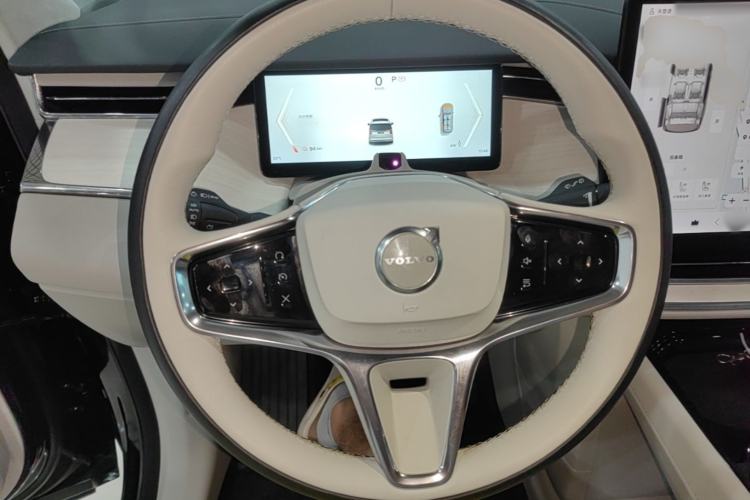 Used Volvo EM90 2025 Ultra Six-Seater Steering Wheel
