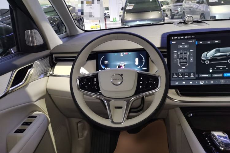Used Volvo EM90 2025 Ultra Six-Seater Steering Wheel