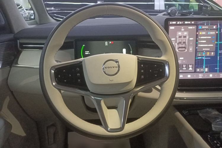 Used Volvo EM90 2025 Ultra Six-Seater Steering Wheel