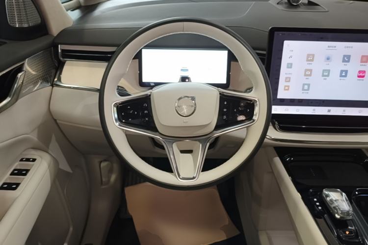 Used Volvo EM90 2025 Ultra Six-Seater Steering Wheel