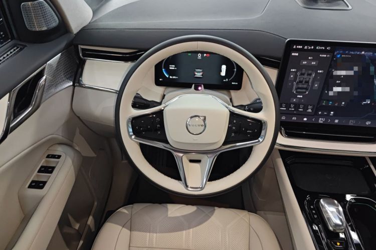 Used Volvo EM90 2025 Ultra Six-Seater Steering Wheel