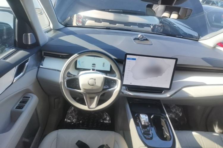 Used Volvo EM90 2025 Ultra Six-Seater Steering Wheel