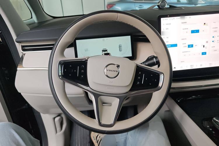 Used Volvo EM90 2025 Ultra Six-Seater Steering Wheel