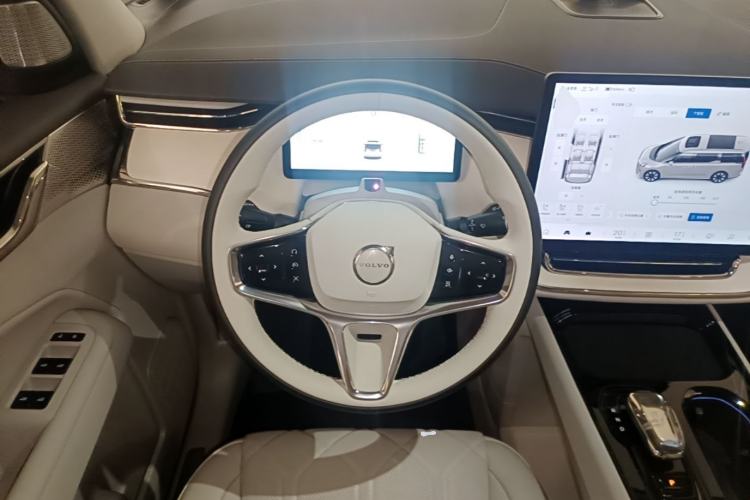 Used Volvo EM90 2025 Ultra Six-Seater Steering Wheel