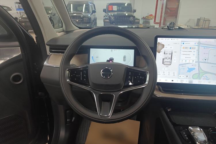 Used Volvo EM90 2025 Ultra Six-Seater Steering Wheel