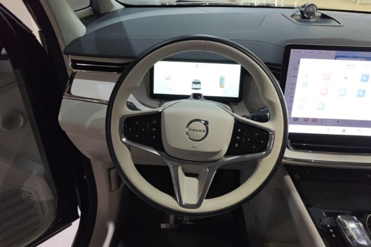 Used Volvo EM90 2025 Ultra Six-Seater Steering Wheel