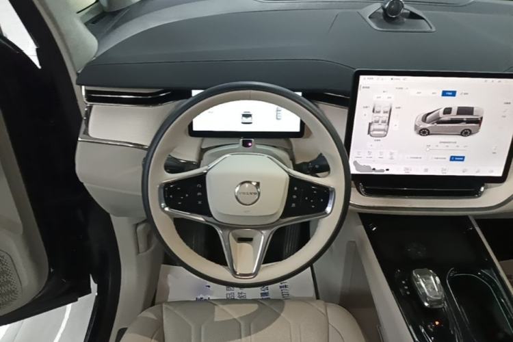 Used Volvo EM90 2025 Ultra Six-Seater Steering Wheel