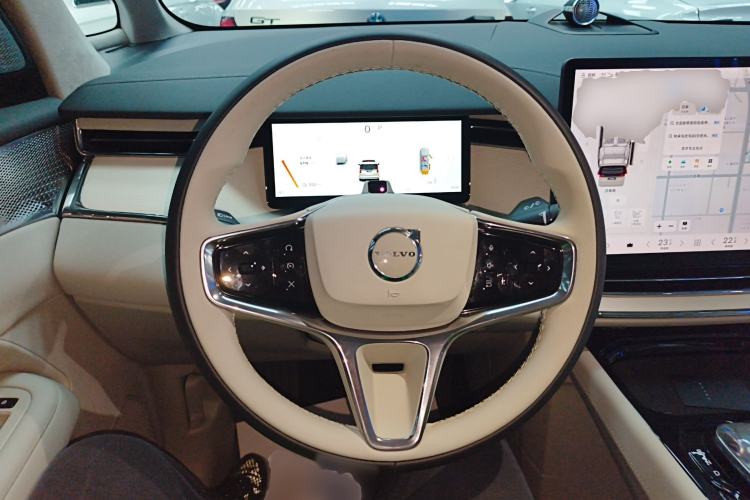Used Volvo EM90 2025 Ultra Six-Seater Steering Wheel