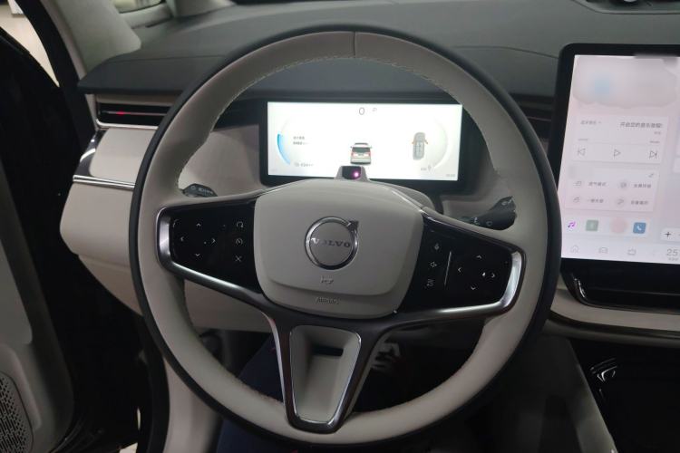 Used Volvo EM90 2025 Ultra Six-Seater Steering Wheel