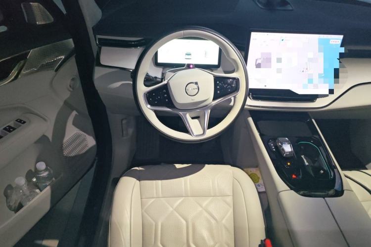 Used Volvo EM90 2025 Ultra Six-Seater Steering Wheel