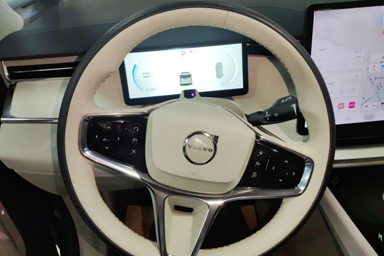 Used Volvo EM90 2025 Ultra Six-Seater Steering Wheel