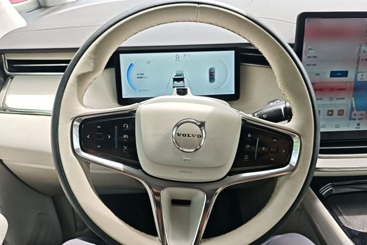 Used Volvo EM90 2025 Ultra Six-Seater Steering Wheel
