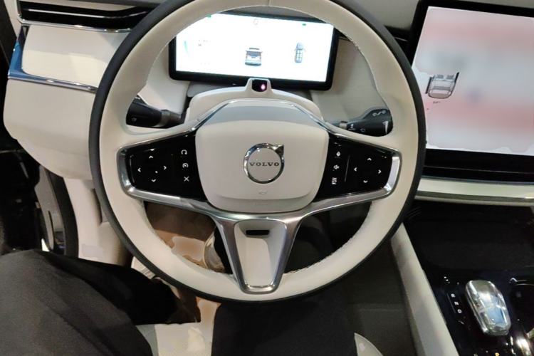 Used Volvo EM90 2025 Ultra Six-Seater Steering Wheel