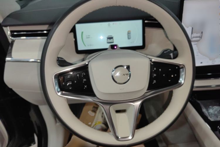 Used Volvo EM90 2025 Ultra Six-Seater Steering Wheel