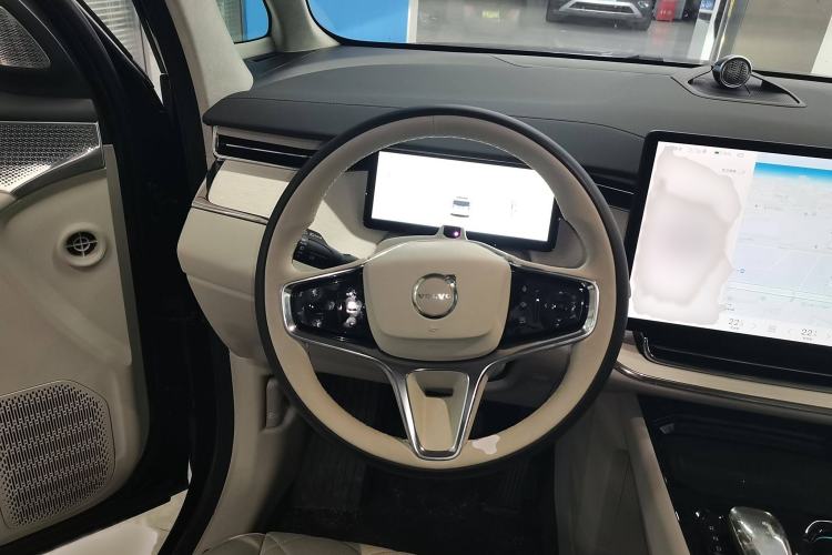 Used Volvo EM90 2025 Ultra Six-Seater Steering Wheel