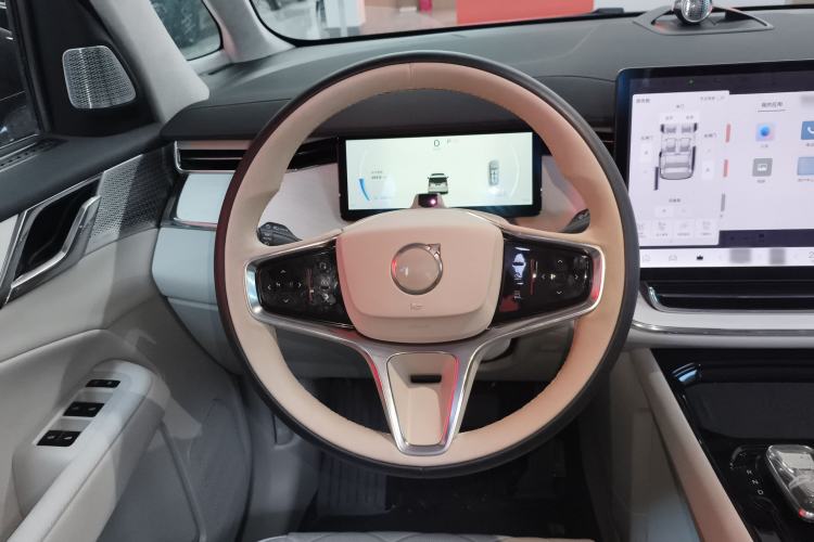 Used Volvo EM90 2025 Ultra Six-Seater Steering Wheel