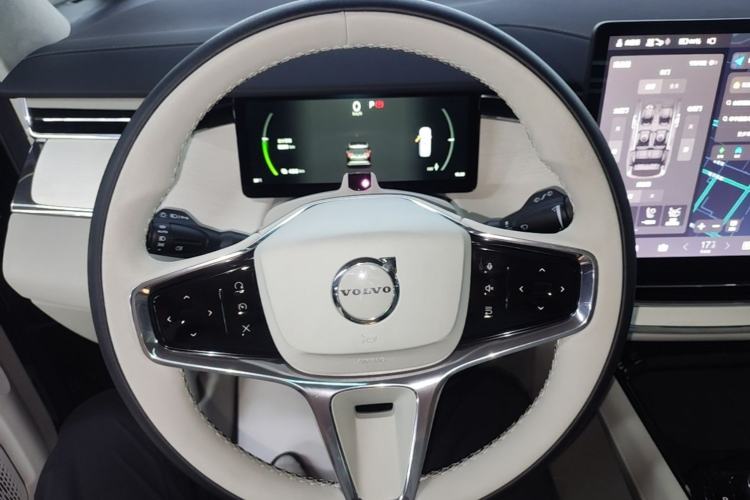 Used Volvo EM90 2025 Ultra Six-Seater Steering Wheel