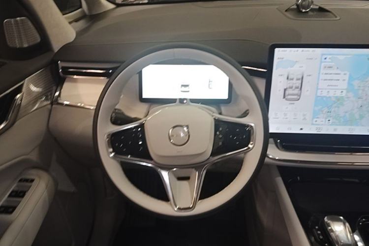 Used Volvo EM90 2025 Ultra Six-Seater Steering Wheel