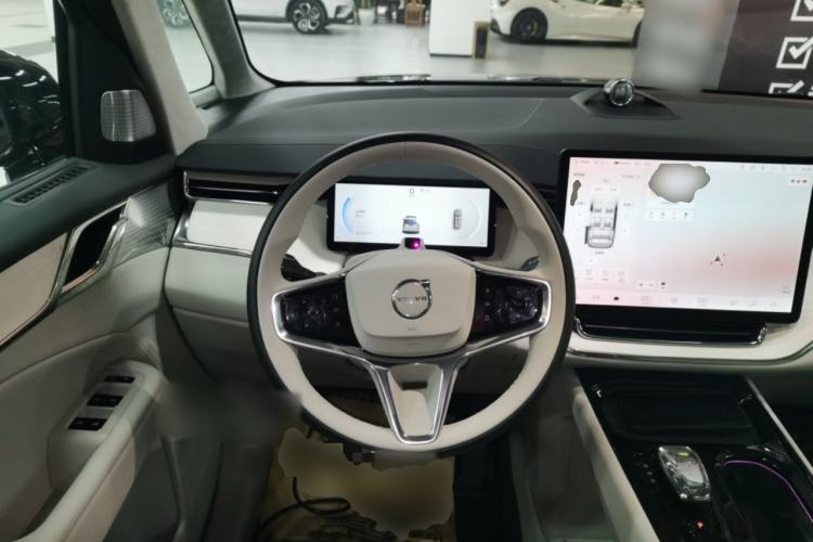 Used Volvo EM90 2025 Ultra Six-Seater Steering Wheel