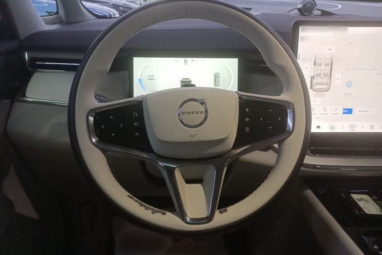 Used Volvo EM90 2025 Ultra Six-Seater Steering Wheel