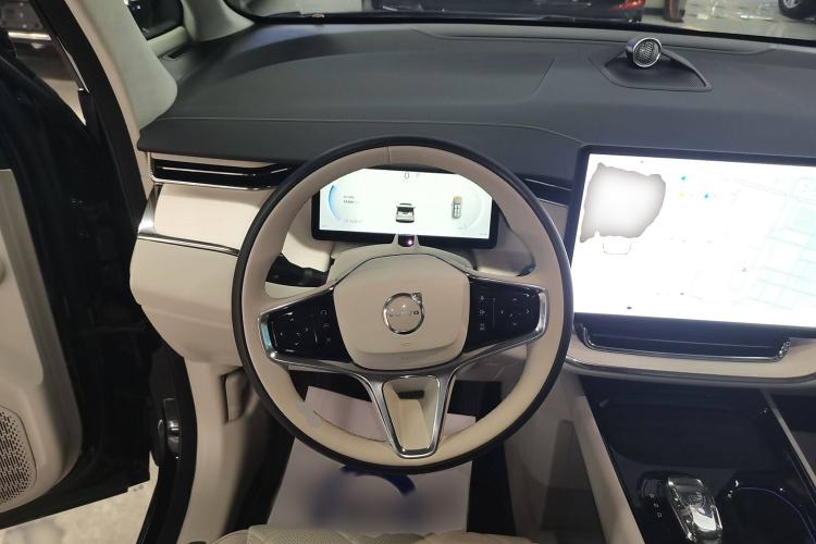 Used Volvo EM90 2025 Ultra Six-Seater Steering Wheel