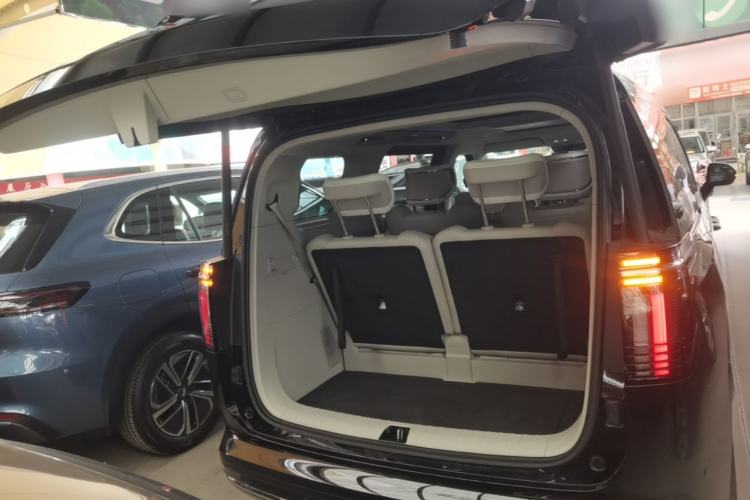 Used Volvo EM90 2025 Ultra Six-Seater Trunk