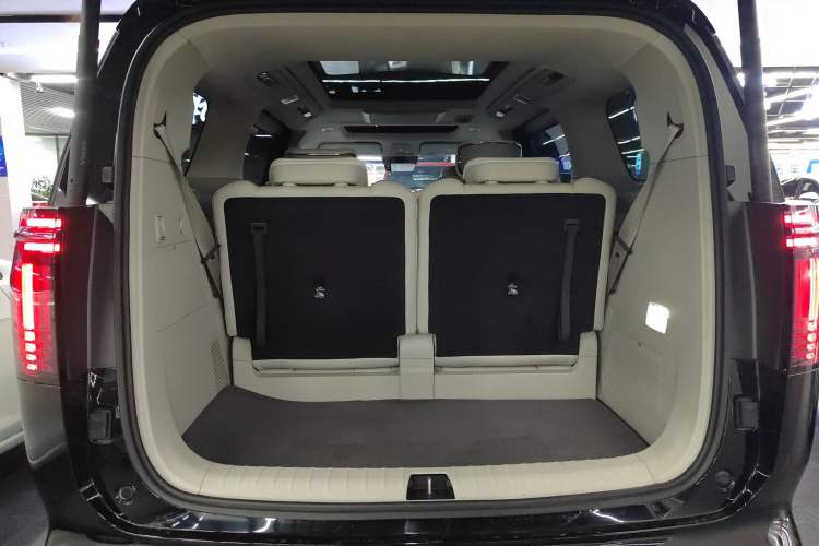 Used Volvo EM90 2025 Ultra Six-Seater Trunk