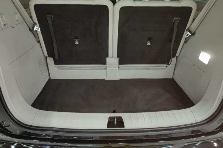 Used Volvo EM90 2025 Ultra Six-Seater Trunk