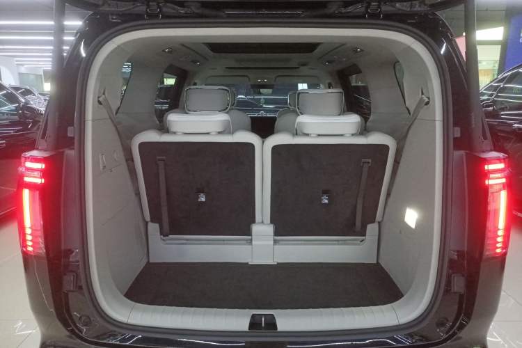 Used Volvo EM90 2025 Ultra Six-Seater Trunk