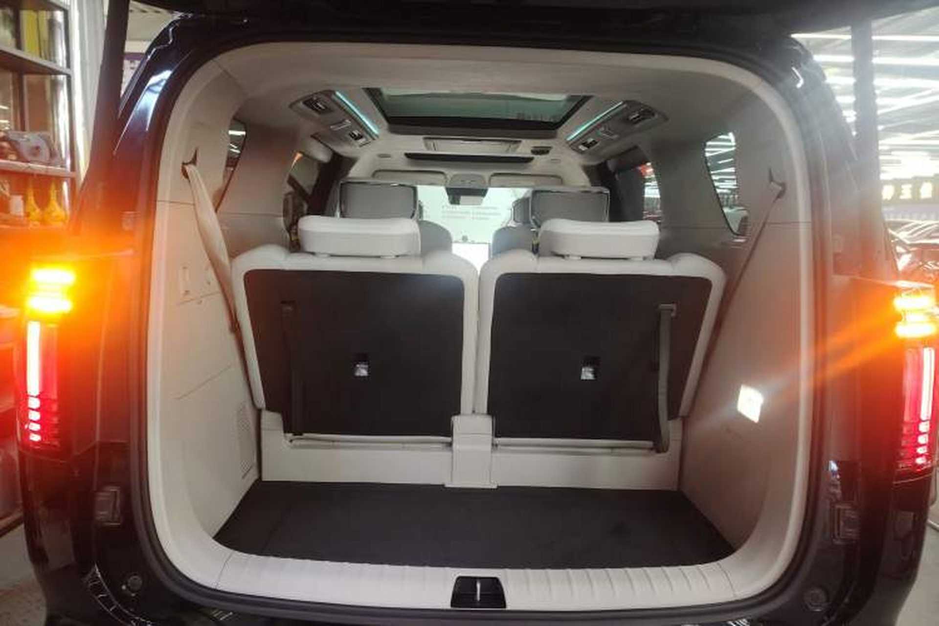 Used Volvo EM90 2025 Ultra Six-Seater Trunk