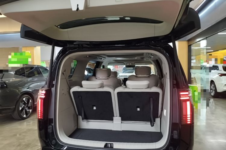 Used Volvo EM90 2025 Ultra Six-Seater Trunk