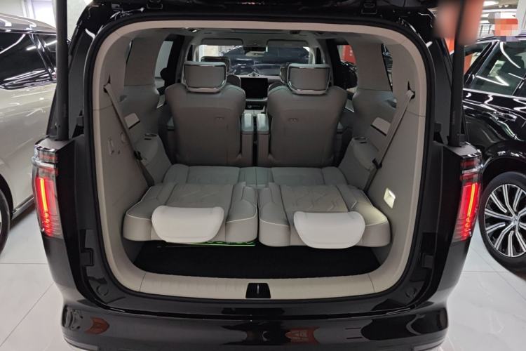 Used Volvo EM90 2025 Ultra Six-Seater Trunk