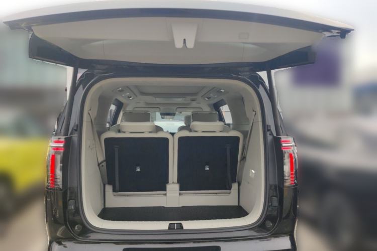 Used Volvo EM90 2025 Ultra Six-Seater Trunk