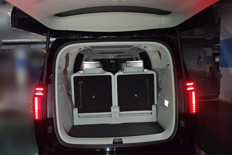 Used Volvo EM90 2025 Ultra Six-Seater Trunk