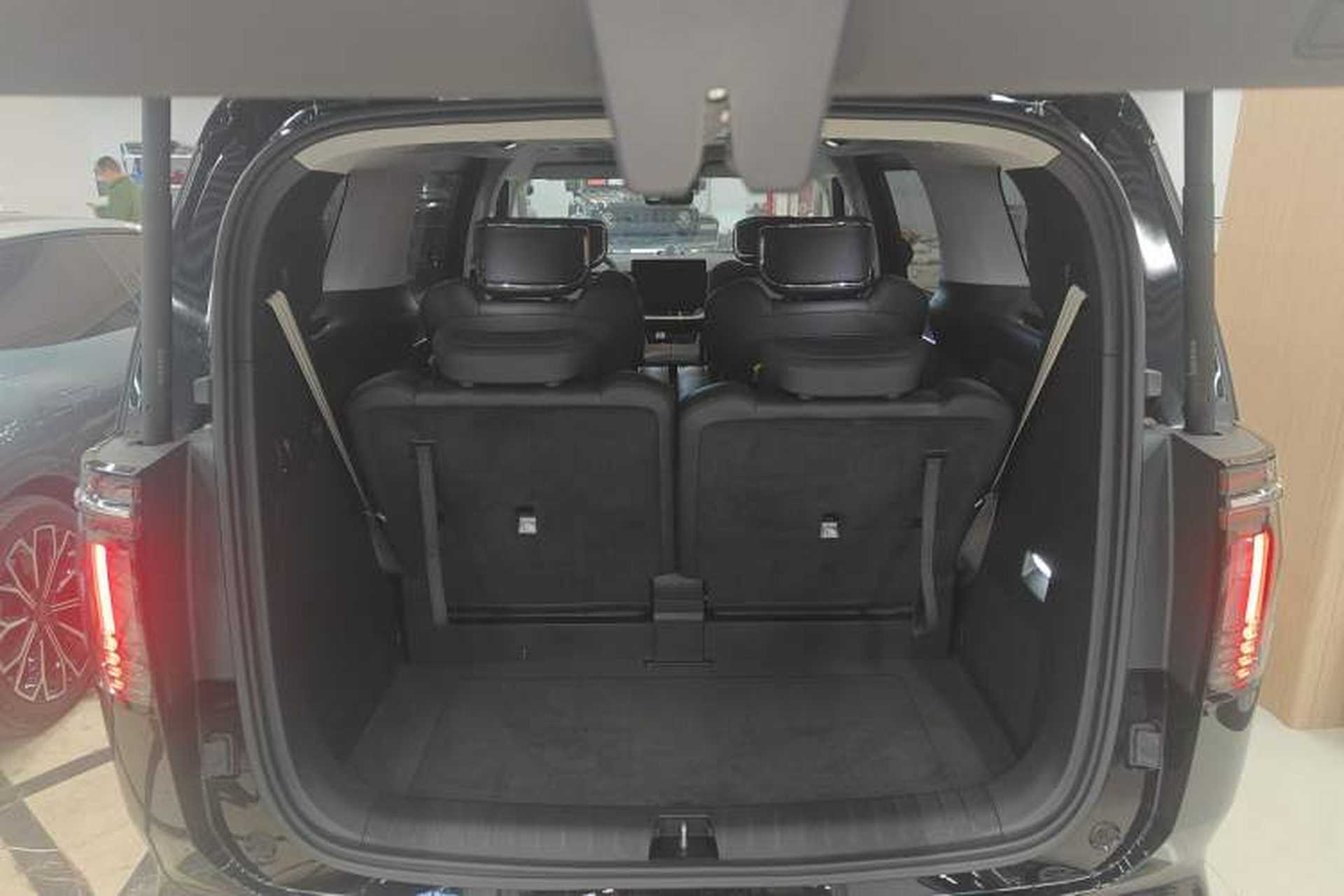Used Volvo EM90 2025 Ultra Six-Seater Trunk