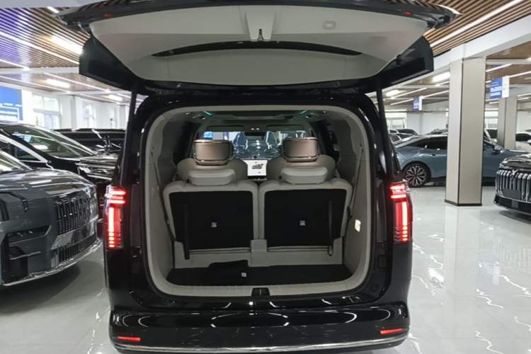 Used Volvo EM90 2025 Ultra Six-Seater Trunk