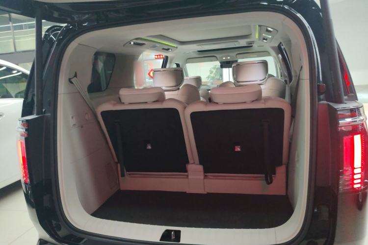 Used Volvo EM90 2025 Ultra Six-Seater Trunk