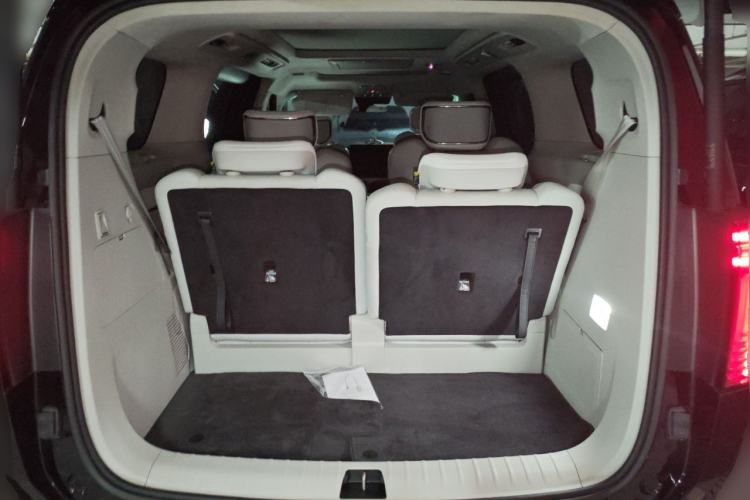 Used Volvo EM90 2025 Ultra Six-Seater Trunk