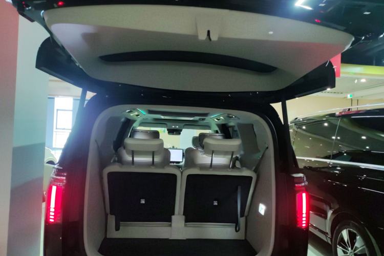 Used Volvo EM90 2025 Ultra Six-Seater Trunk