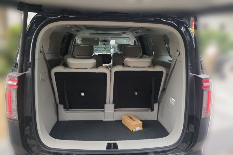 Used Volvo EM90 2025 Ultra Six-Seater Trunk