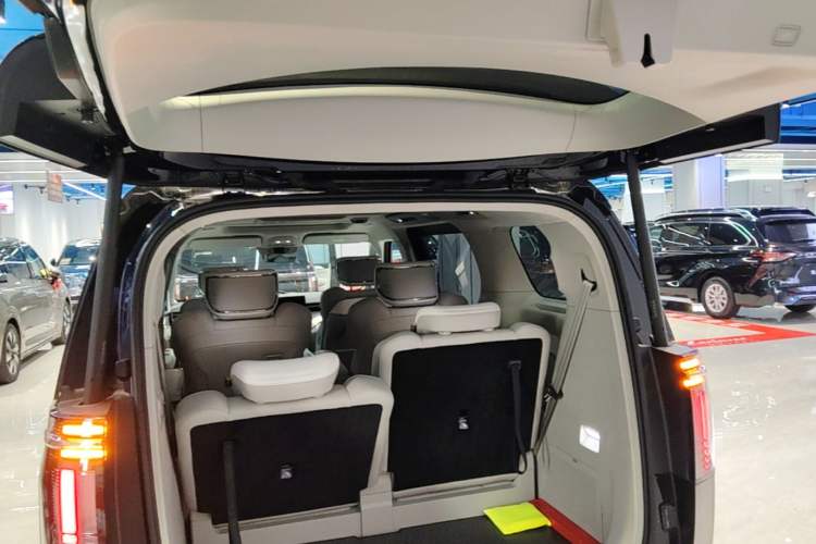 Used Volvo EM90 2025 Ultra Six-Seater Trunk