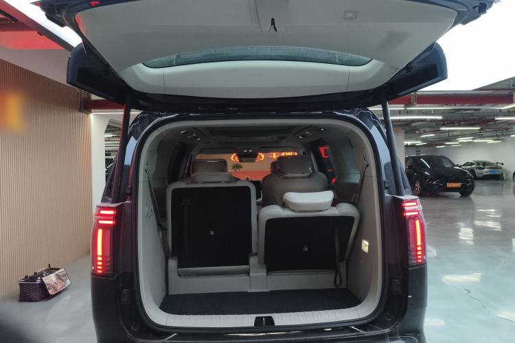 Used Volvo EM90 2025 Ultra Six-Seater Trunk