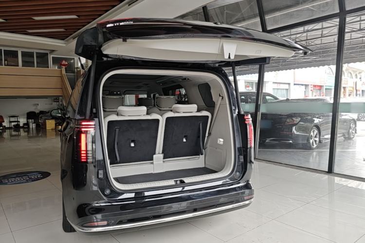 Used Volvo EM90 2025 Ultra Six-Seater Trunk
