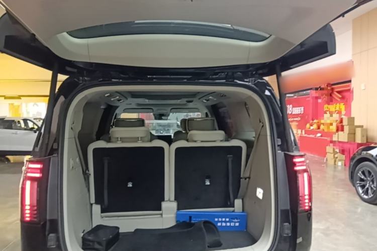 Used Volvo EM90 2025 Ultra Six-Seater Trunk