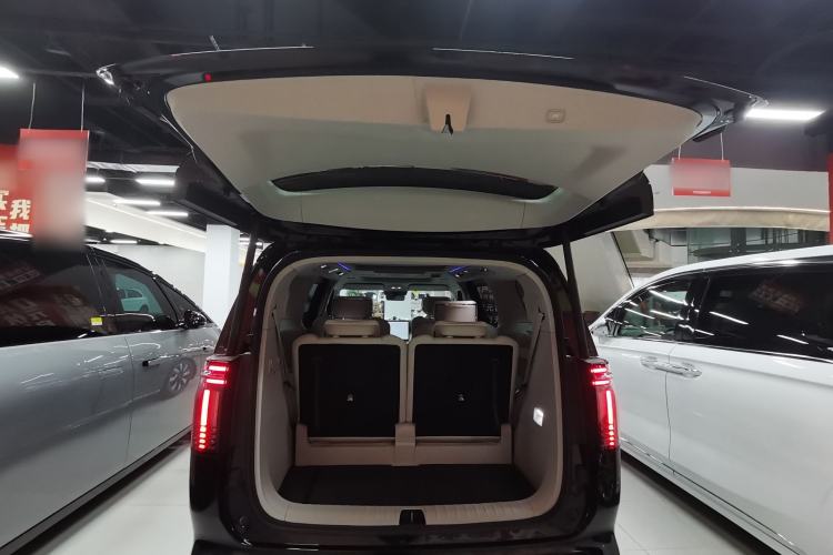 Used Volvo EM90 2025 Ultra Six-Seater Trunk